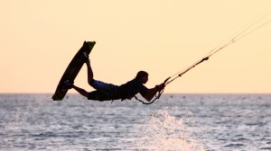 kiteboarding-jump-2560x1440-desktop